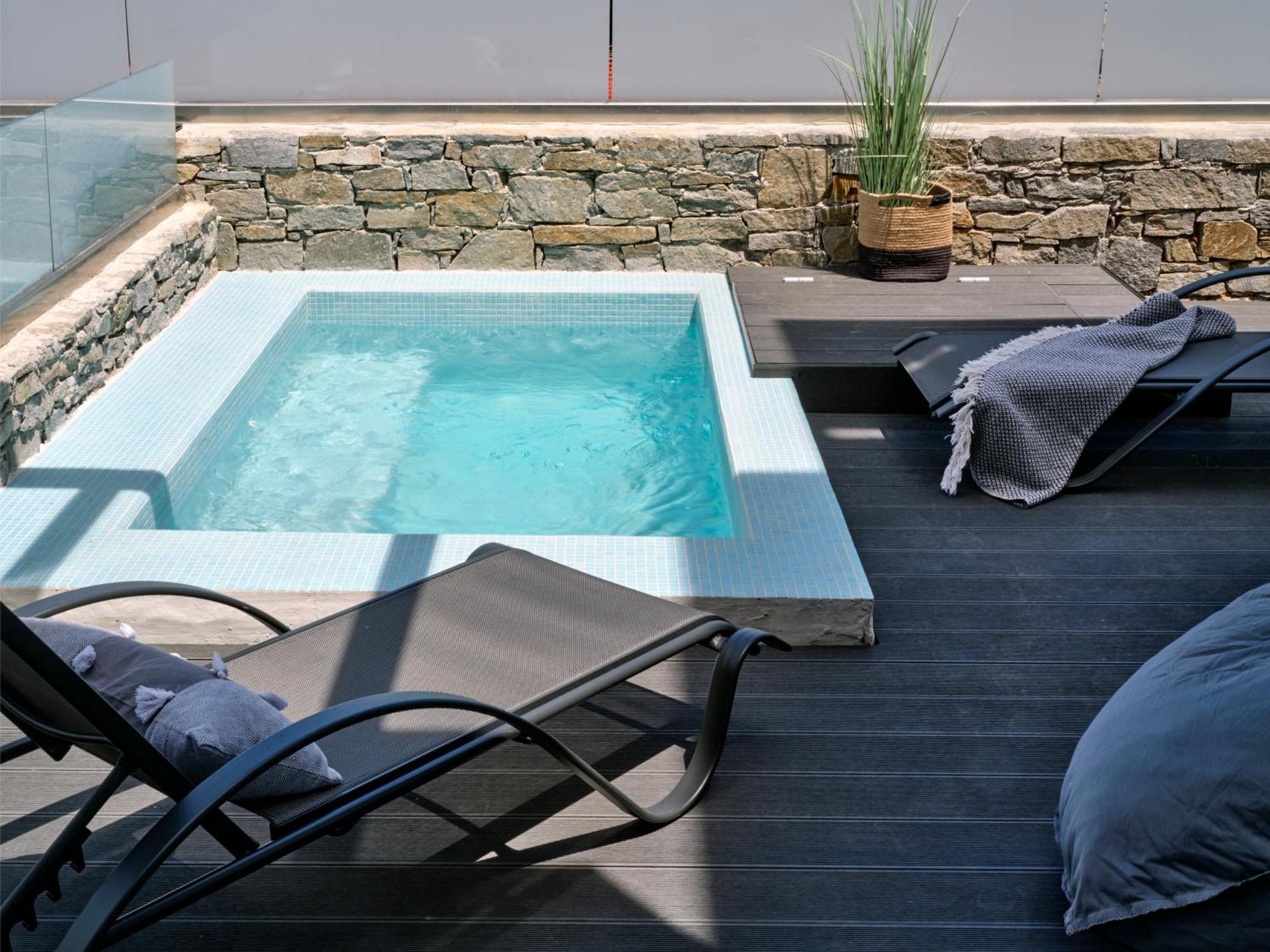 Paros Gem *