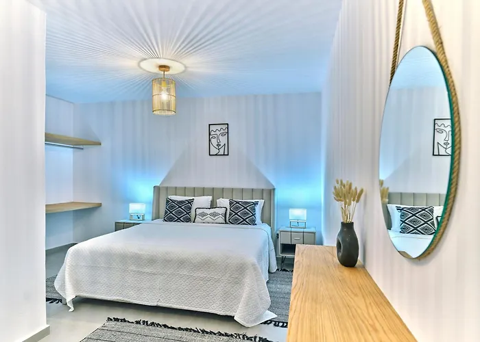 Paros Gem